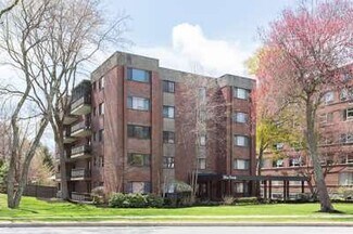 320 Hammond Pond Pkwy Unit 104, Newton, MA 02467