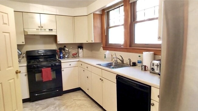 8 Dunedin Rd, Wellesley Hills, MA 02481 - photo 4