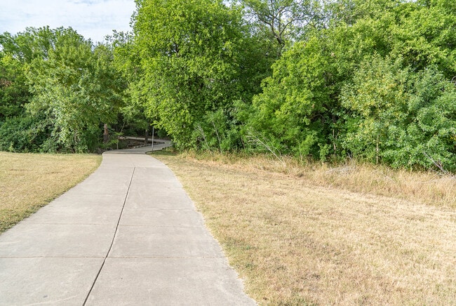 San Antonio pic Tom Slick Park Trails photoshoot