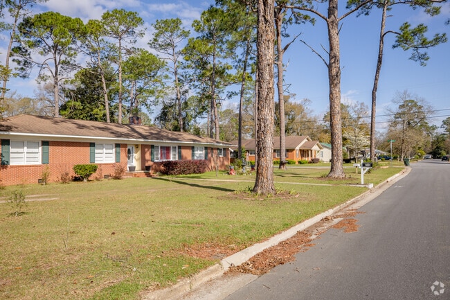 Traditional ranch style homes are common throughout Bainbridge neighborhoods.
