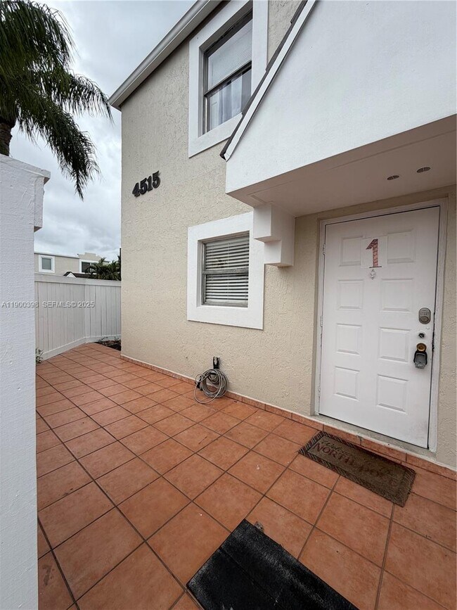4515 SW 68th Court Cir unit 1, Miami, FL 33155 - photo 2