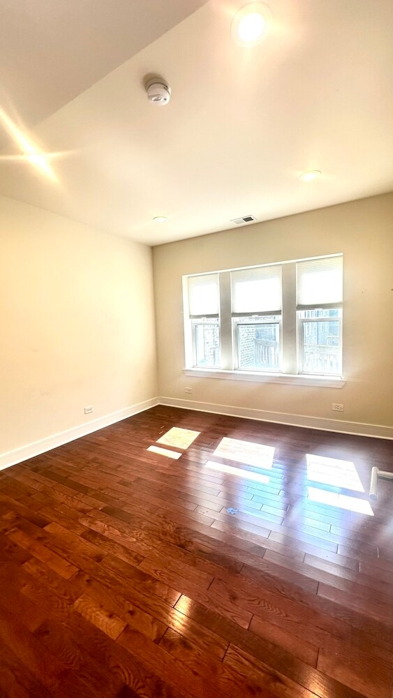 1147 W Lunt Ave unit 3, Chicago, IL 60626 - photo 2