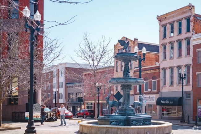 Downtown Warren centers around the intersection of Pennsylvania Avenue and 2nd Avenue.