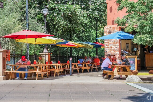 Downtown Ashland has numerous restaurants and is just a short drive from Railroad District.