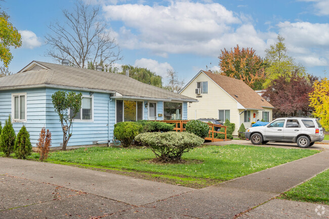 The Far West neighborhood in Eugene Oregon is full of small bungalow homes with lots of charm.