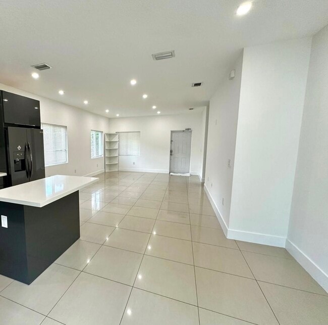 14890 NE 10th Ave, Miami, FL 33161 - photo 4