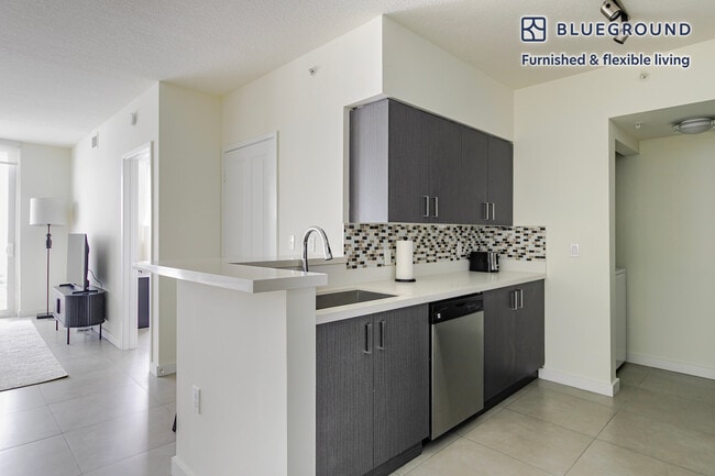 729 NW 2nd St unit FL10-ID154, Miami, FL 33128 - photo 6