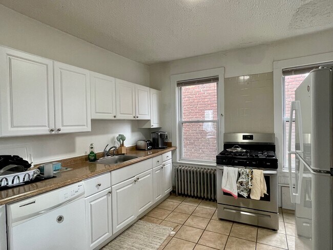 162 Kelton St unit 6, Allston, MA 02134 - photo 4