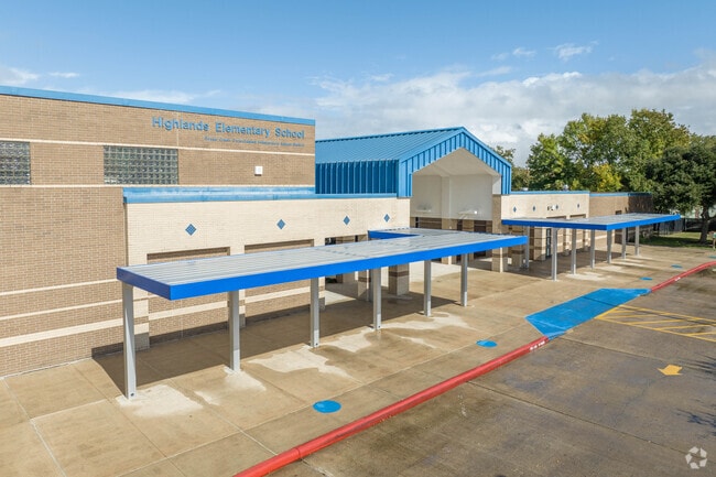 Highlands Elementary School offers classes for grades K-5 in the Highlands area.