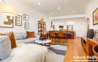 110 Gerry Rd Unit 108, Chestnut Hill, MA 02467