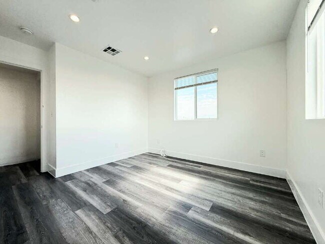 2855 1/2 Cincinnati St unit 3, Los Angeles, CA 90033 - photo 2