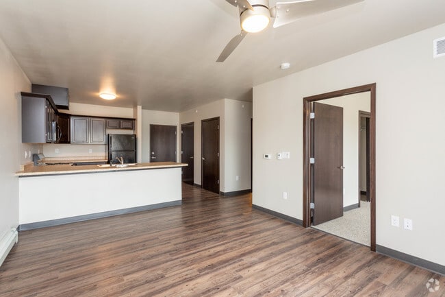 1BR, 1BA - 629 SF - Living Room