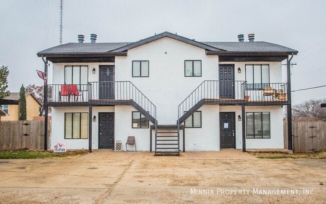 7402 Waco Ave unit B, Lubbock, TX 79423 - photo 2