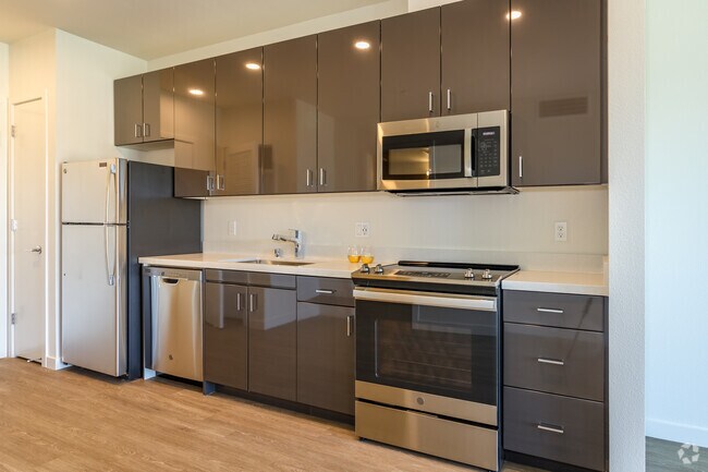 Studio - 570SF