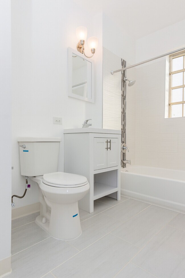 Jeffery Cyril Apartments, Chicago, IL 60649 - photo 4