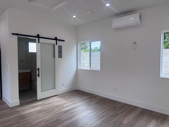 2320 N Naomi St unit 101, Burbank, CA 91504 - photo 5