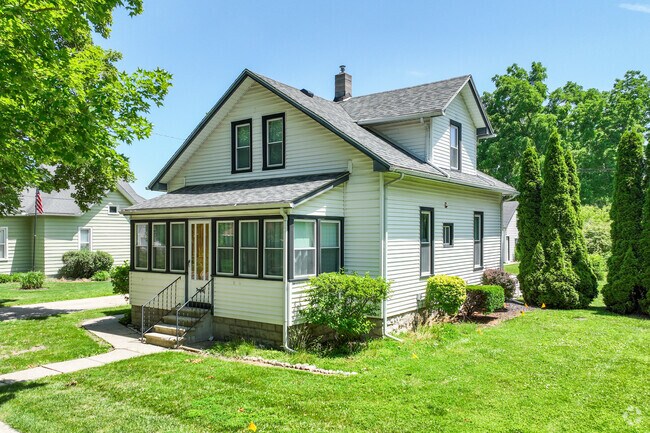 Older Cape Cod homes can be found in the neighborhoods surrounding downtown Dundee.