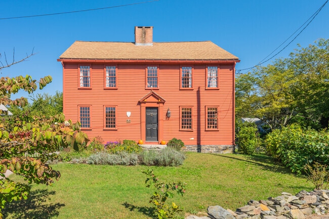A beautiful, new england colonial found in the middle of Hoxie