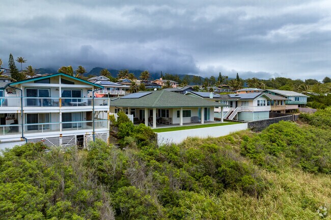 Homes in Waihee overlook a bluff facing the ocean.
