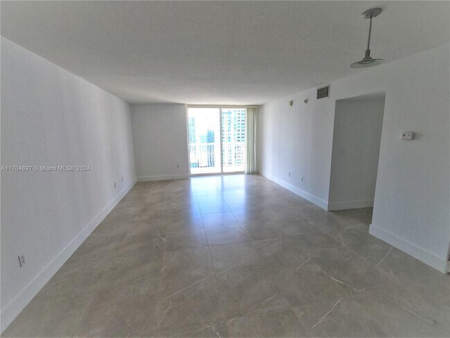 1200 Brickell Bay Dr unit 3424, Miami, FL 33131 - photo 2