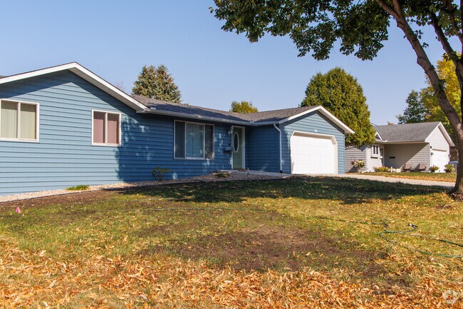 Grass lawns can be commonly found around Jaycee Park.