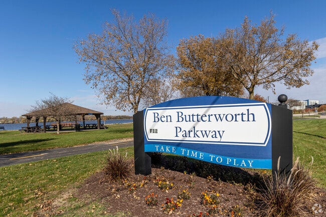 The Great River Trail runs along the Mississippi River through the Ben Butterworth Parkway.