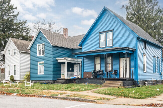 Nicely colored single family homes are a common feature of this neighborhood.