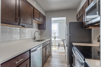 2300 S Overlook Rd, Cleveland Heights, OH 44106