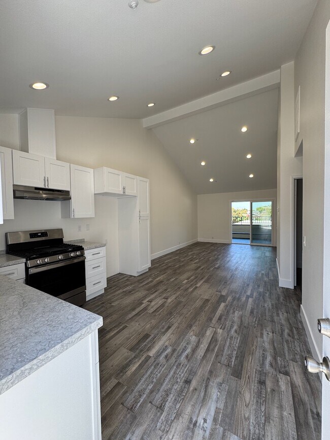 4041 Franklin Ave unit 4, Fullerton, CA 92833 - photo 3