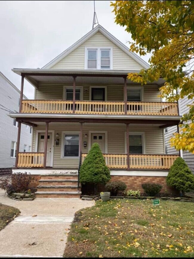 1322 Beach Ave Unit Downstairs, Lakewood, OH 44107