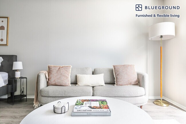 180 N Jefferson St unit FL6-ID1216, Chicago, IL 60661 - photo 2