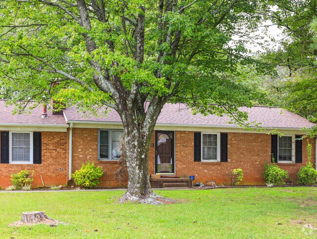 A sprawling ranch is a gem to find in the Hewitt Area.