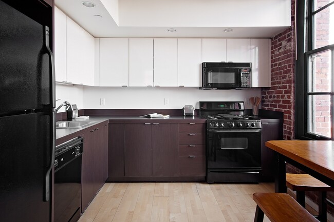 Portland, OR Crane Flats and Lofts dining room kitchen