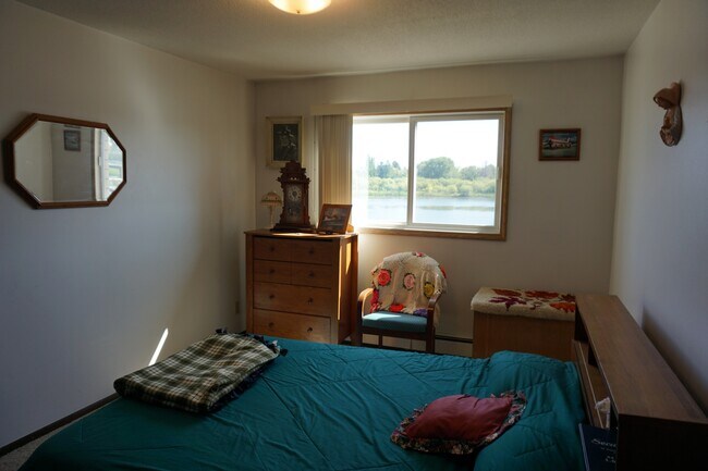411 River St NE unit 1, Warroad, MN 56763 - photo 7