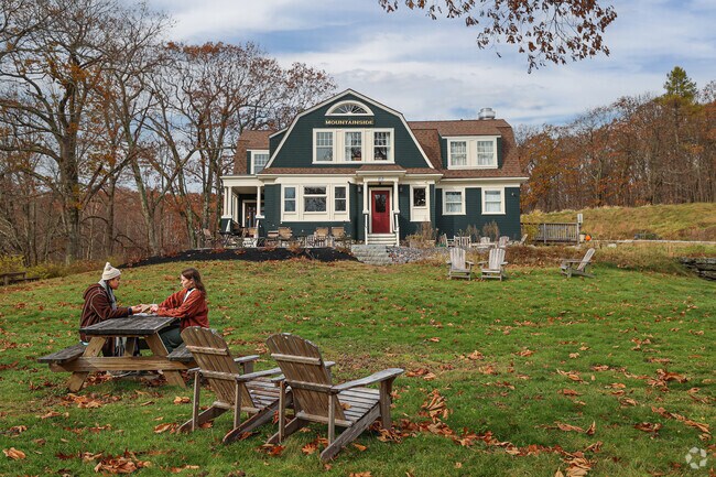 Mountainside Bakery will not disappoint with great coffee, bakeries and a quiet seat outside.