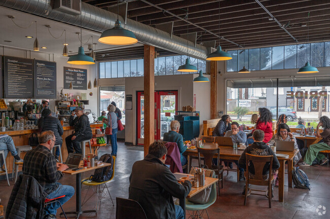 Golden Gate residents rave about the breakfast at Paradise Park Cafe.