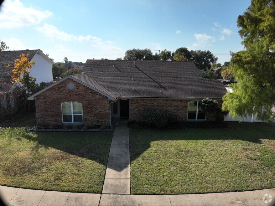3700 Westminster Place, Carrollton, TX 75007 - photo 2