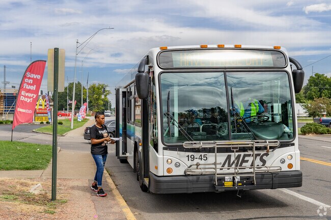 METS of Evansville offer Greater Lincolnshire residents a convenient commute option.