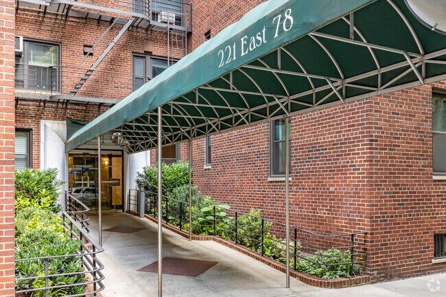 About 221 E 78th Street, New York NY | HOAs, Reviews