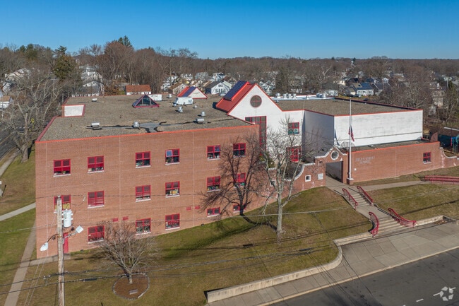 Explore Helen Street School at 285 Helen St, Hamden, CT 06514.