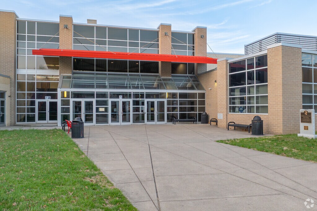 Saint Albans High School serves students in grades 9 through 12 within the Kanawha County School District.