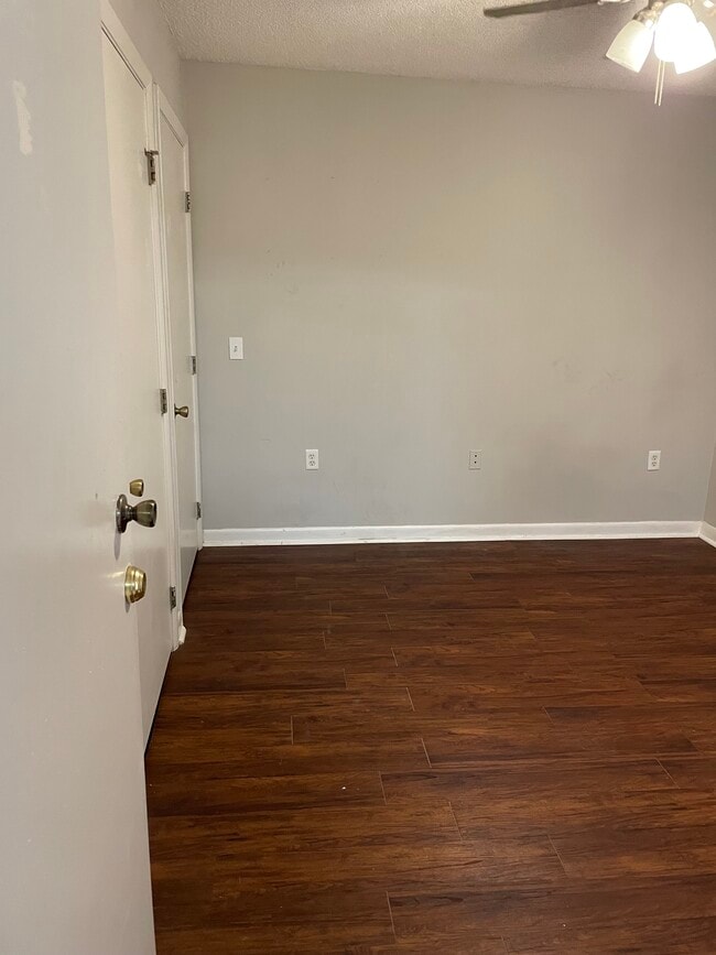 1411 Collegiate Cir unit 102, Raleigh, NC 27606 - photo 6