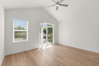 8417 SW 24th Ave Unit 315, Portland, OR 97219