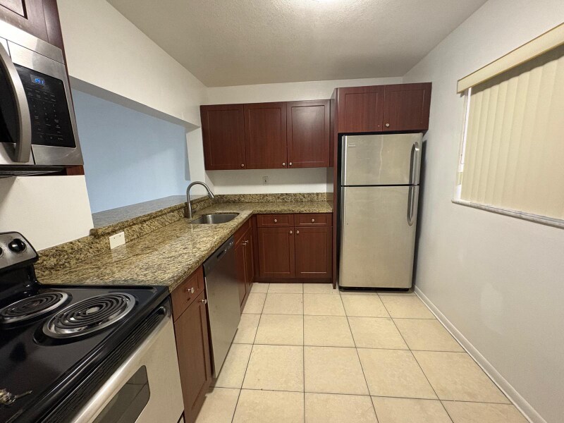8400 SW 133rd Avenue Rd unit Horizons West, Miami, FL 33183 - photo 1