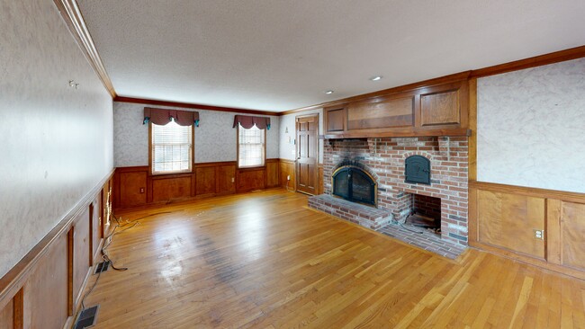 95 Hitching Post Ln, Bedford, NH 03110 - photo 3