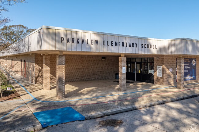 Parkview Elementary School offers self-contained gifted classes.