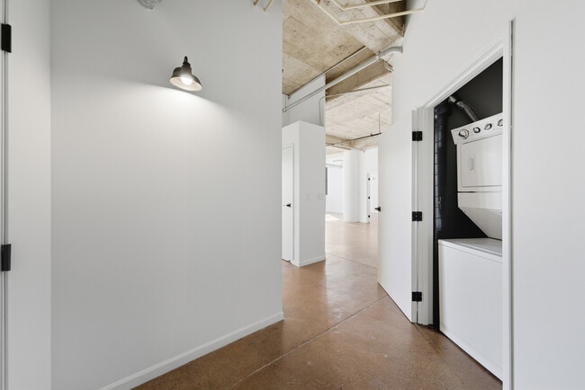 Teweles Seed Tower Apartments, Milwaukee, WI 53204 - photo 6