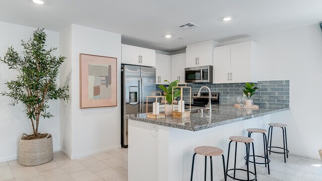 1423 Braided Mane Dr, San Jacinto, CA 92582 - photo 2