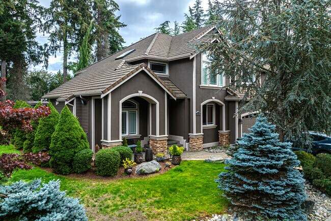 A beautiful example of a new traditional style home in Lakeland North.