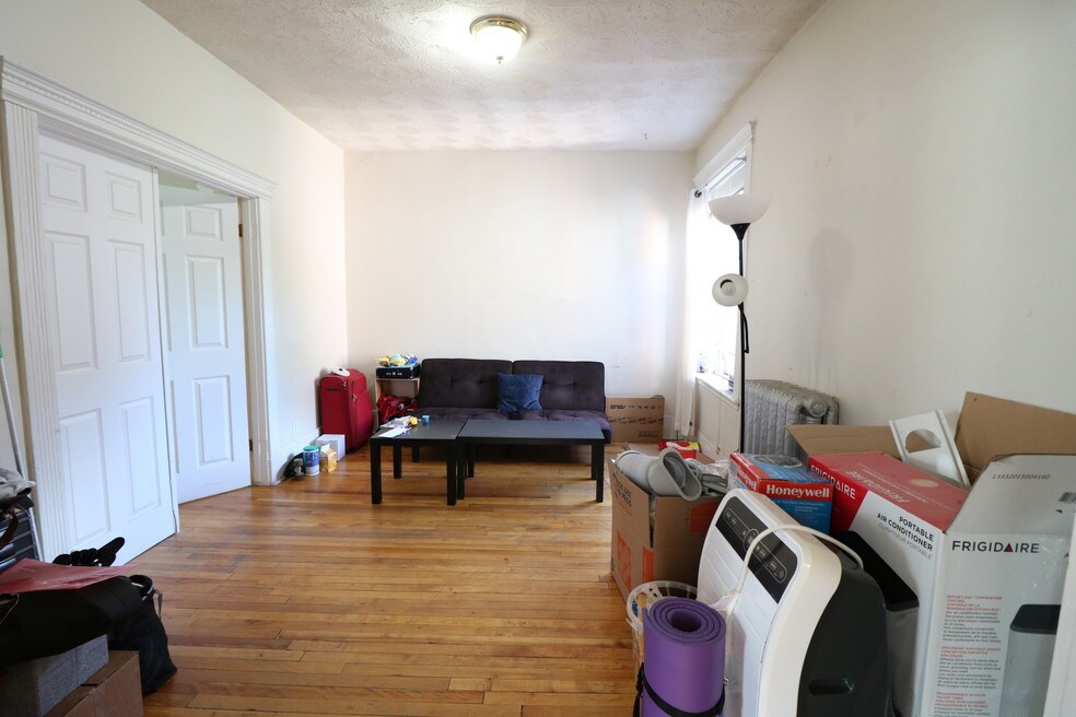 141 Chiswick Rd unit 6, Brighton, MA 02135 - photo 1